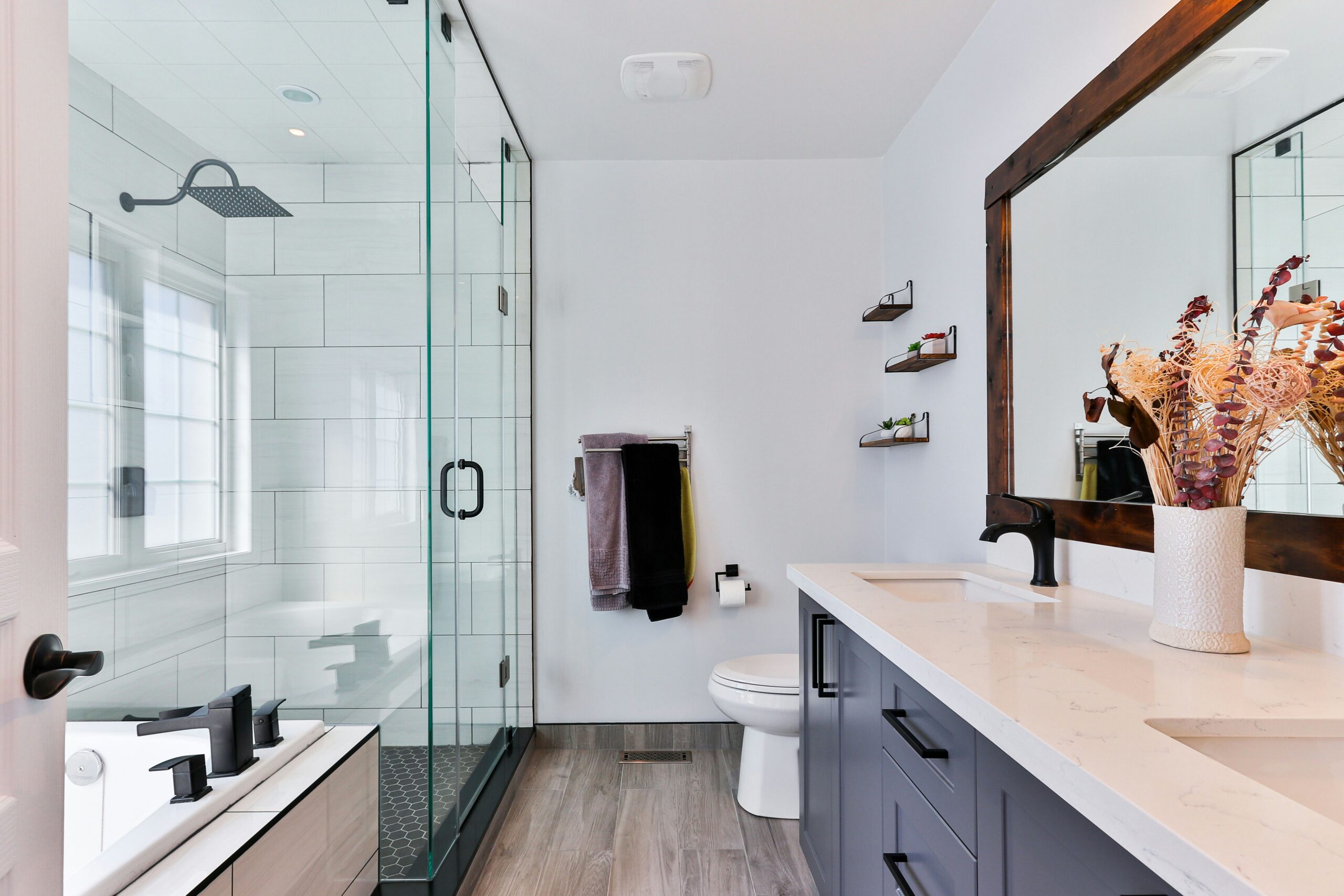 Sliding vs Hinged Shower Doors