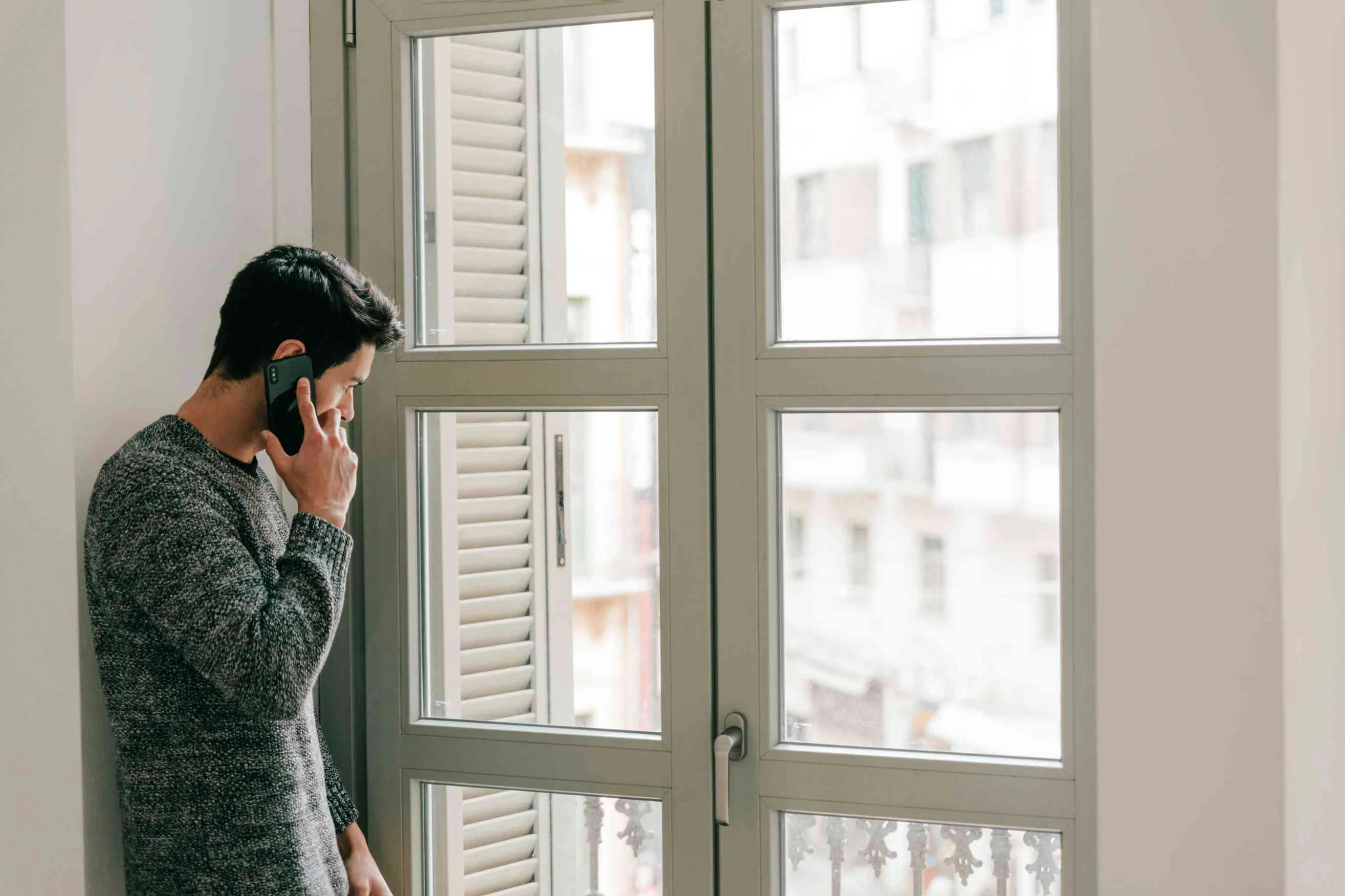 Choosing the Right Retractors for Windows and Doors